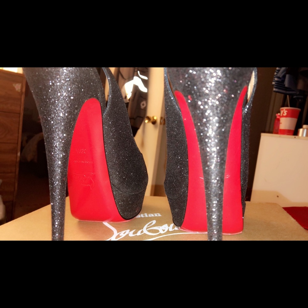 Christian Louboutin Lady peep sling back mini 😍